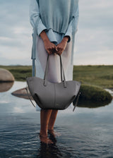https://cdn.shopify.com/s/files/1/1005/6587/7067/files/14_Cyme_Mini_Ardoise-9392000x2800px_6baa77f6-c7d0-4d4b-a468-358d155ad3fb.jpg?v=1775509147
